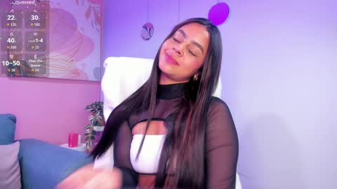 Snapshot of bella_walker_ chatting on 09/26/25, 08:13 BELLA online show from 09/26/25, 08:13