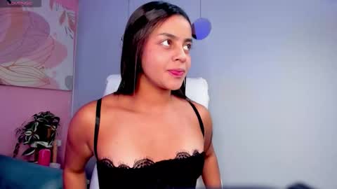 Snapshot of bella_walker_ chatting on 10/04/25, 07:56 BELLA online show from 10/04/25, 07:56