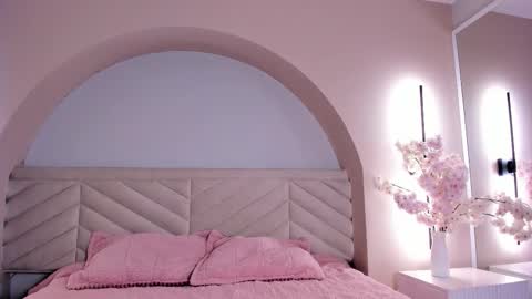 Snapshot of bella_williiams_ chatting on 03/05/26, 12:12 Bella online show from 03/05/26, 12:12