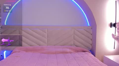 Snapshot of bella_williiams_ chatting on 03/27/26, 12:16 Bella online show from 03/27/26, 12:16