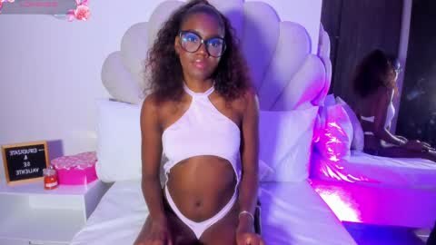 Snapshot of bellaadajud chatting on 09/28/25, 12:05 Bella Dajud online show from 09/28/25, 12:05