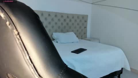 bellaastorm online show from 09/26/25, 08:35