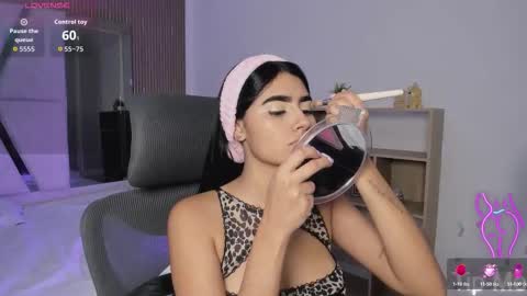 bellaastorm online show from 09/28/25, 12:54