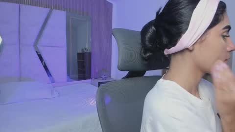 bellaastorm online show from 10/02/25, 02:24