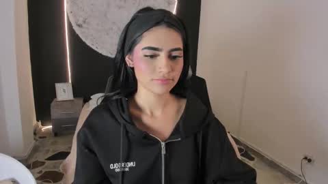 bellaastorm online show from 10/18/25, 09:04