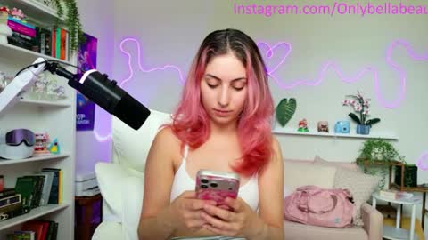 Snapshot of bellabeauu chatting on 06/05/26, 10:37 bella beau online show from 06/05/26, 10:37