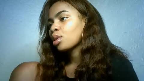 Snapshot of bellabeltra chatting on 01/05/25, 01:36 Bella online show from 01/05/25, 01:36