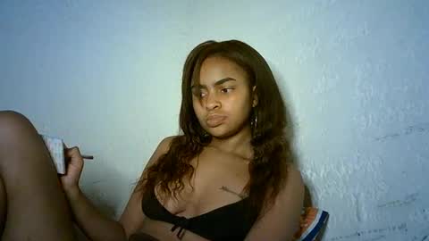 Snapshot of bellabeltra chatting on 01/19/25, 10:39 Bella online show from 01/19/25, 10:39