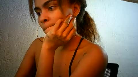 Snapshot of bellabeltra chatting on 02/20/25, 06:17 Bella online show from 02/20/25, 06:17