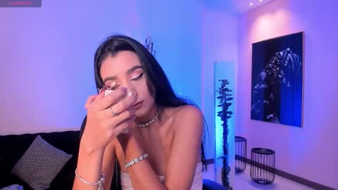  Bella C  online show from 11/14/25, 12:04