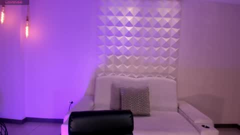 Snapshot of bellaconnor_ chatting on 04/08/26, 03:50 Bella online show from 04/08/26, 03:50