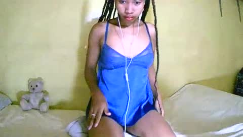 bellaena online show from 10/30/25, 01:18