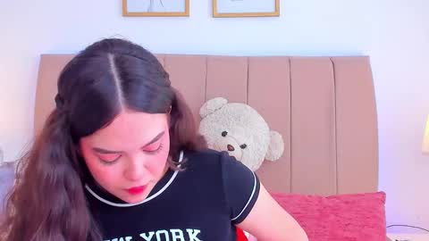 BellaFontana online show from 11/19/25, 03:01