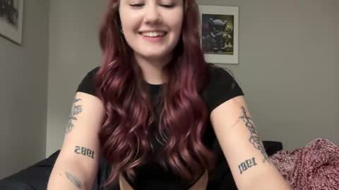 bellajadeee online show from 12/31/24, 12:54