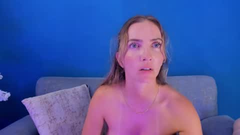 Snapshot of bellamariex chatting on 03/08/26, 02:04 Bella Marie online show from 03/08/26, 02:04