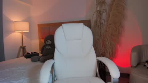 Snapshot of bellamia_ chatting on 01/04/25, 09:43 Bella Mia online show from 01/04/25, 09:43