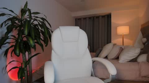 Snapshot of bellamia_ chatting on 01/25/25, 04:56 Bella Mia online show from 01/25/25, 04:56