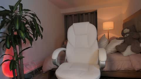 Snapshot of bellamia_ chatting on 02/02/25, 12:30 Bella Mia online show from 02/02/25, 12:30