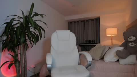 Snapshot of bellamia_ chatting on 02/15/25, 04:14 Bella Mia online show from 02/15/25, 04:14