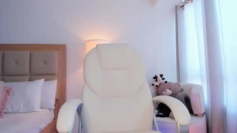 Snapshot of bellamia_ chatting on 09/12/25, 07:14 Bella Mia online show from 09/12/25, 07:14