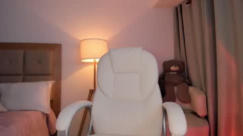 Snapshot of bellamia_ chatting on 10/24/25, 12:52 Bella Mia online show from 10/24/25, 12:52