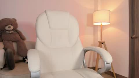 Snapshot of bellamia_ chatting on 05/04/26, 04:19 Bella Mia online show from 05/04/26, 04:19