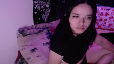 Snapshot of bellamontenegro22 chatting on 12/15/24, 04:07 bella online show from 12/15/24, 04:07