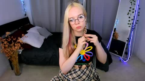 Snapshot of bellamontgomery chatting on 03/31/26, 12:16 Bella online show from 03/31/26, 12:16
