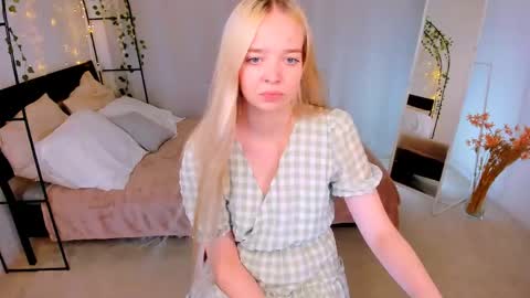 Snapshot of bellamontgomery chatting on 05/19/26, 10:05 Bella online show from 05/19/26, 10:05