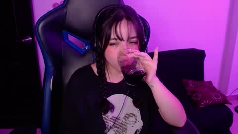 Snapshot of bellamoteluna chatting on 09/24/25, 05:22 Bella Monteluna online show from 09/24/25, 05:22