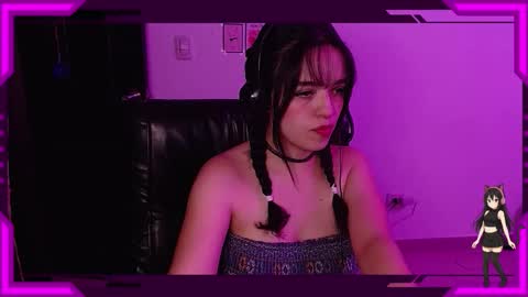 Snapshot of bellamoteluna chatting on 10/21/25, 03:29 Bella Monteluna online show from 10/21/25, 03:29