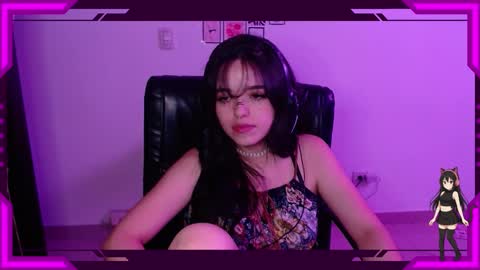 Snapshot of bellamoteluna chatting on 10/24/25, 06:32 Bella Monteluna online show from 10/24/25, 06:32