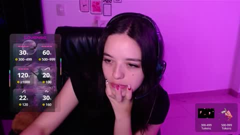 Snapshot of bellamoteluna chatting on 10/29/25, 04:48 Bella Monteluna online show from 10/29/25, 04:48