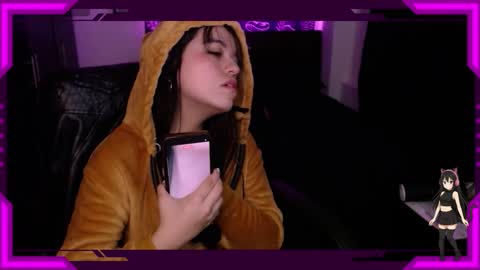 Snapshot of bellamoteluna chatting on 11/25/25, 03:23 Bella Monteluna online show from 11/25/25, 03:23