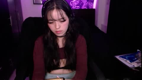 Snapshot of bellamoteluna chatting on 11/27/25, 11:40 Bella Monteluna online show from 11/27/25, 11:40