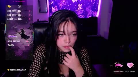 Snapshot of bellamoteluna chatting on 12/14/25, 10:14 Bella Monteluna online show from 12/14/25, 10:14