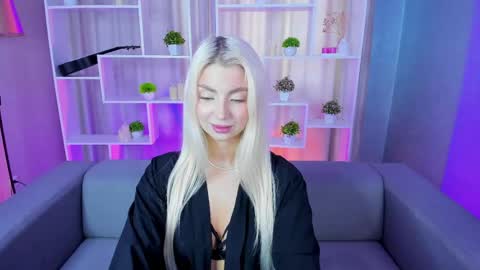 Snapshot of bellamur_ chatting on 05/09/26, 12:32 Bella online show from 05/09/26, 12:32