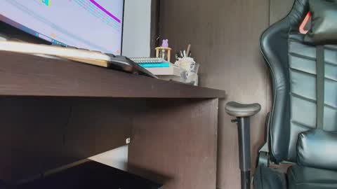 Snapshot of bellangel_ chatting on 11/11/25, 10:10 Camille online show from 11/11/25, 10:10