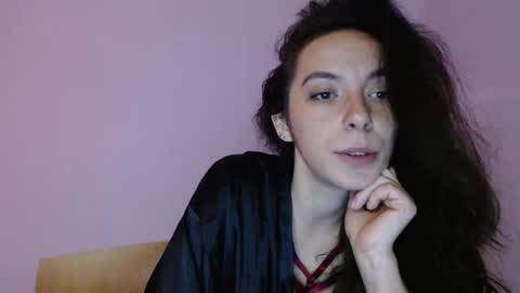 Snapshot of bellaqueen0701 chatting on 02/19/25, 10:31 bellaqueen0701 online show from 02/19/25, 10:31