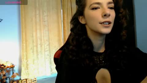 Snapshot of bellaqueen0701 chatting on 10/07/25, 05:15 bellaqueen0701 online show from 10/07/25, 05:15