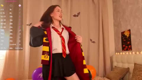 Anna  u can call me Ana de Armas online show from 10/31/25, 05:47