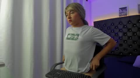 Snapshot of bellaroge chatting on 03/19/26, 05:00 bellaroge online show from 03/19/26, 05:00