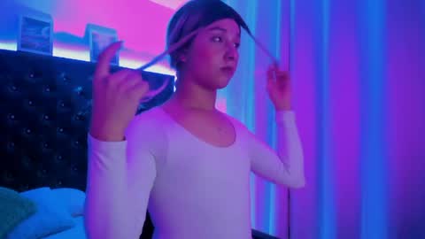 Snapshot of bellaroge chatting on 04/20/26, 05:43 bellaroge online show from 04/20/26, 05:43