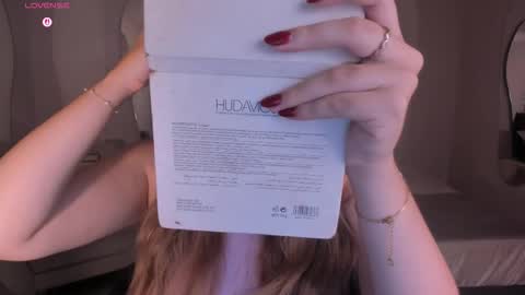 Snapshot of bellarosex1 chatting on 10/21/25, 04:46 Bella Rose online show from 10/21/25, 04:46