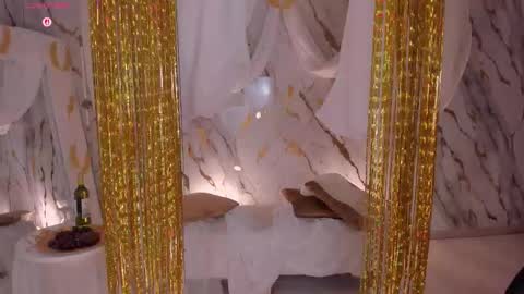 Snapshot of bellarosex1 chatting on 10/28/25, 06:17 Bella Rose online show from 10/28/25, 06:17