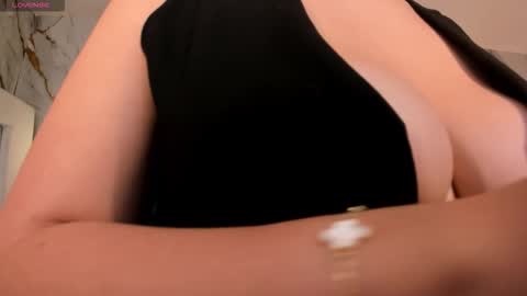 Snapshot of bellarosex1 chatting on 11/14/25, 04:44 Bella Rose online show from 11/14/25, 04:44