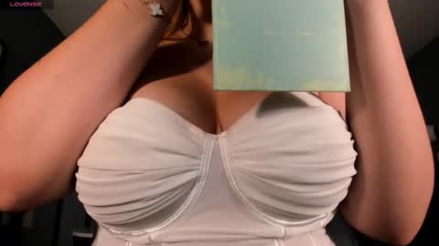 Snapshot of bellarosex1 chatting on 11/23/25, 05:51 Bella Rose online show from 11/23/25, 05:51