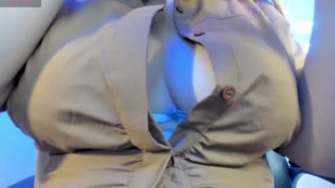 Snapshot of bellarosex1 chatting on 12/15/25, 06:17 Bella Rose online show from 12/15/25, 06:17