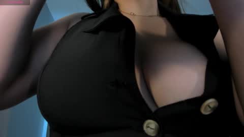 Snapshot of bellarosex1 chatting on 03/10/26, 06:07 Bella Rose online show from 03/10/26, 06:07