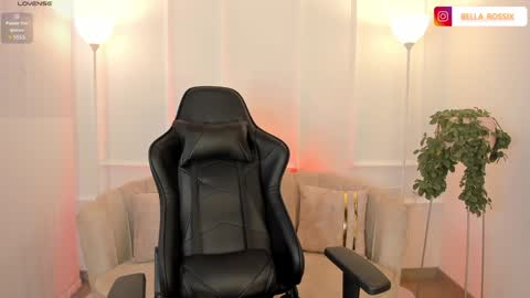 CALL ME BELLA online show from 02/06/25, 02:15